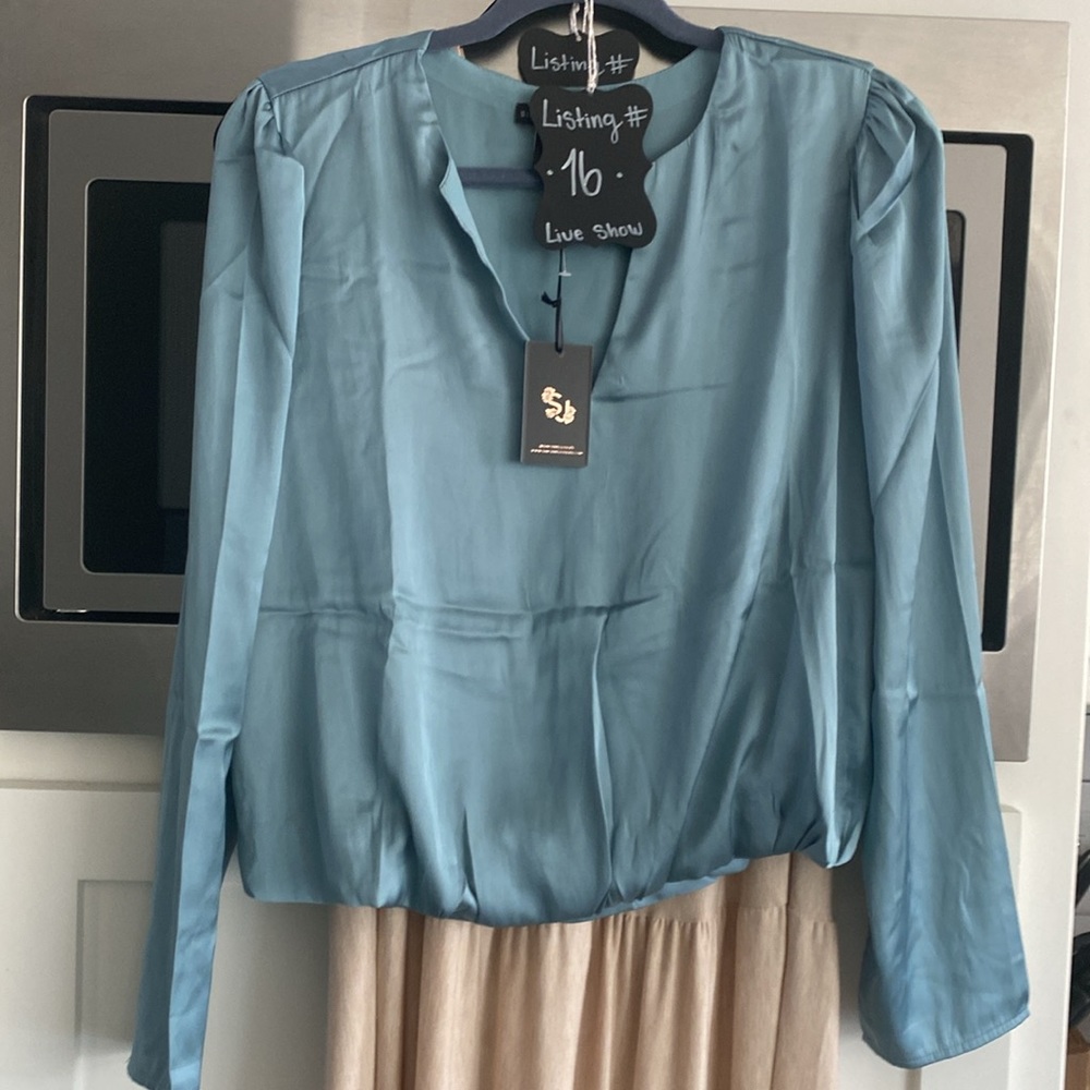 Sincerely Jules NWT blue green satin long sleeve top. Beautiful! Size L